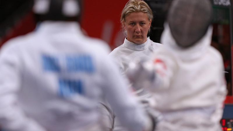 female wheelchair fencer Zsuzsanna Krajnyak with her guard off on the piste