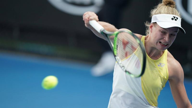 female wheelchair tennis player Diede de Groot plays a backhand on a hard court