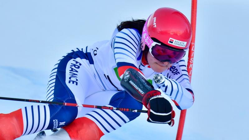 A female alpine skier competing