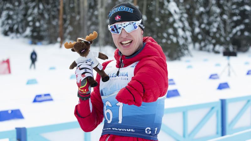 male Para Nordic skier Mark Arendz skis through the snow