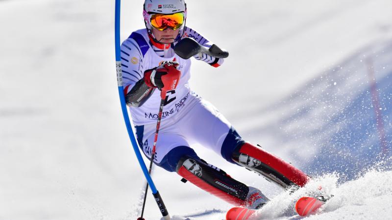 female Para alpine skier Marie Bochet turns through a gate