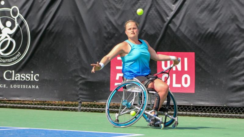 female wheelchair tennis player Aniek van Koot plays a backhand on a hard court 