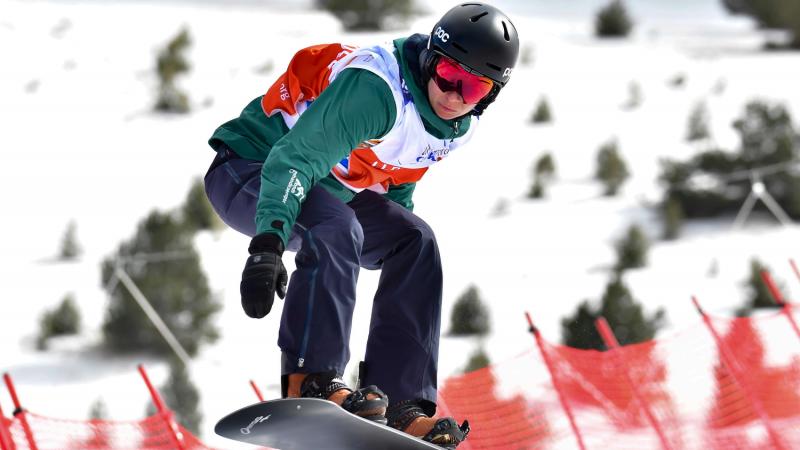 female Para snowboarder Lisa Buschoten riding the banked slalom