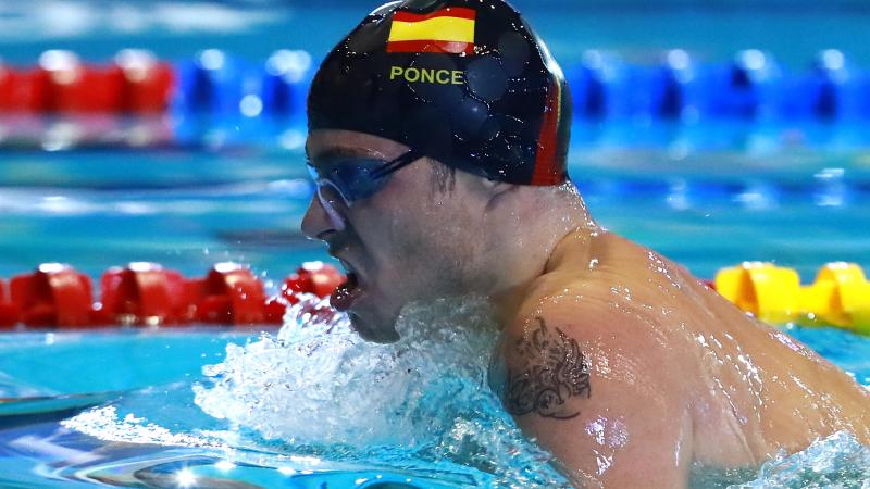 Profile of Spaniard Antoni Ponce while swimming at a competition