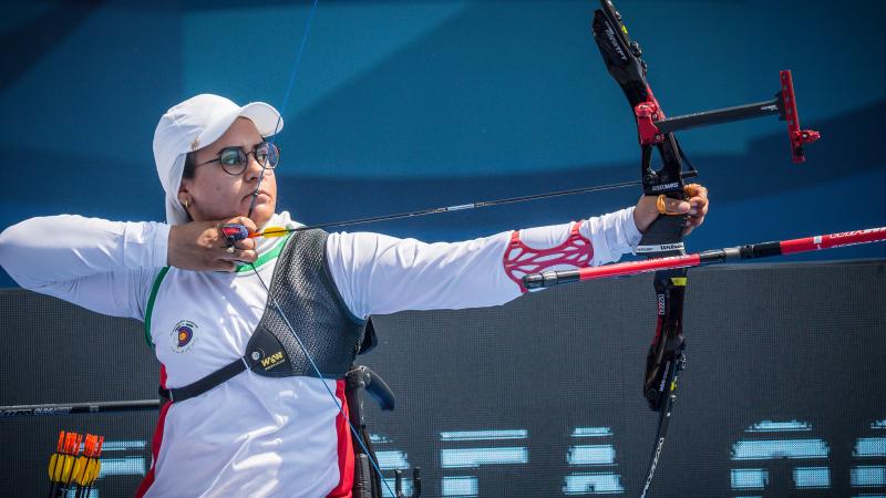 Iranian Zahra Nemati shooting the arrow