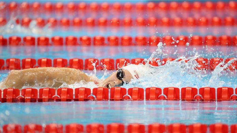 Aurelie Rivard swimming freestyle 