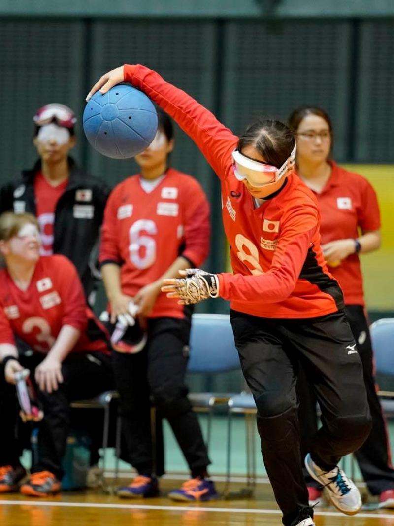 Japanese female goalballer about to throw the ball