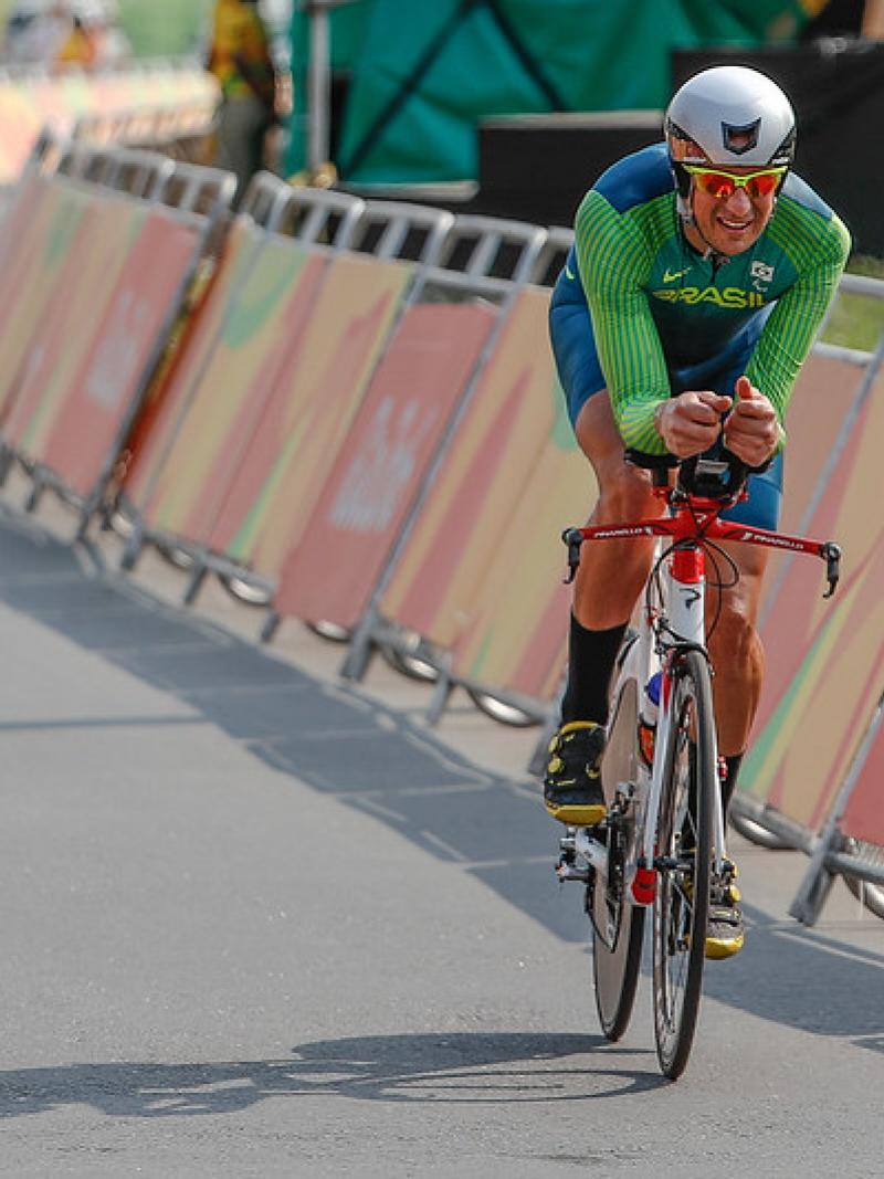Brazilian man competing in the road race