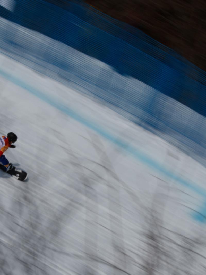 A snowboard competing in the slope