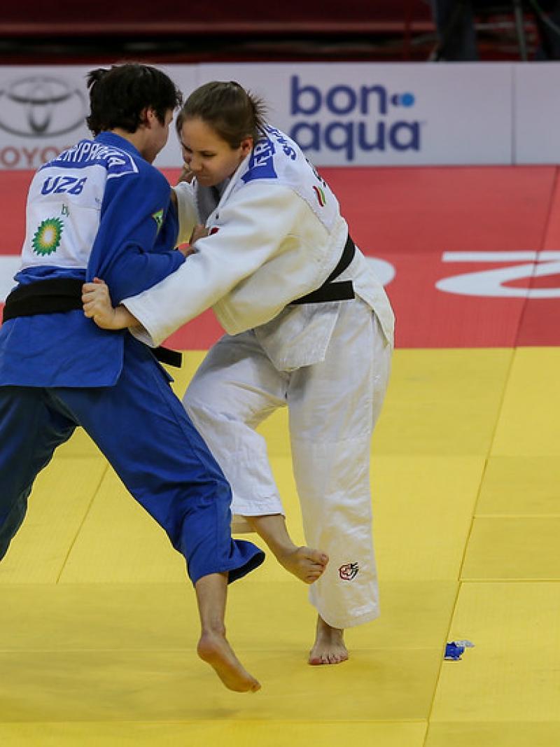 Two female judoka competing