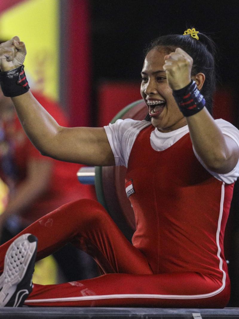 Indonesia Para powerlifter celebrates after her lift