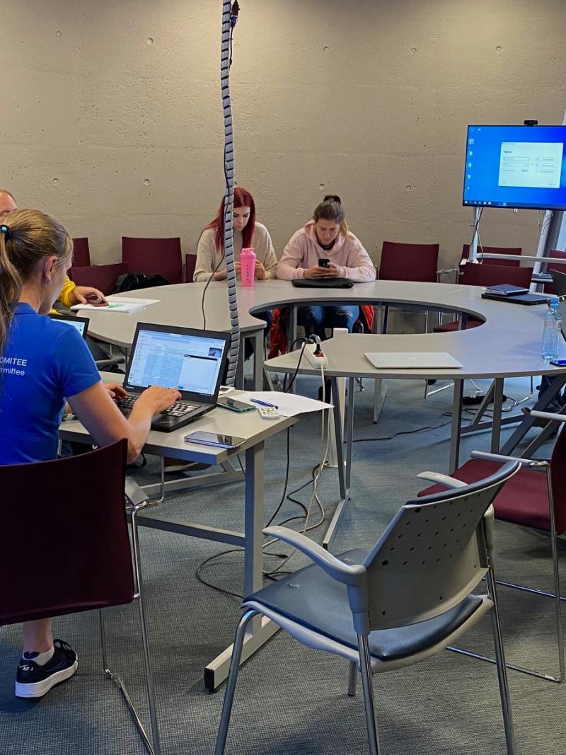 Group of students working in a round table