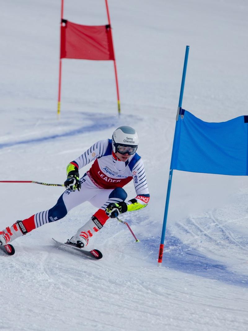 A male standing alpine skier competing
