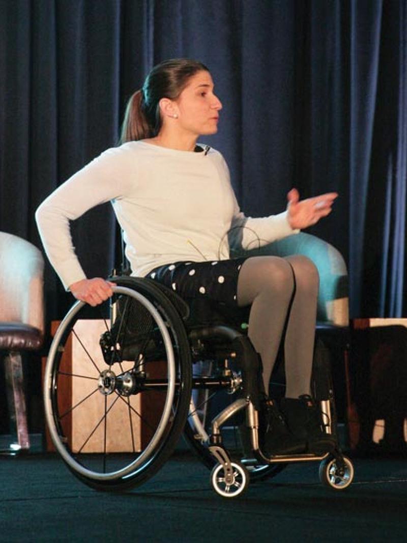 Ileana Rodríguez on stage giving a speech