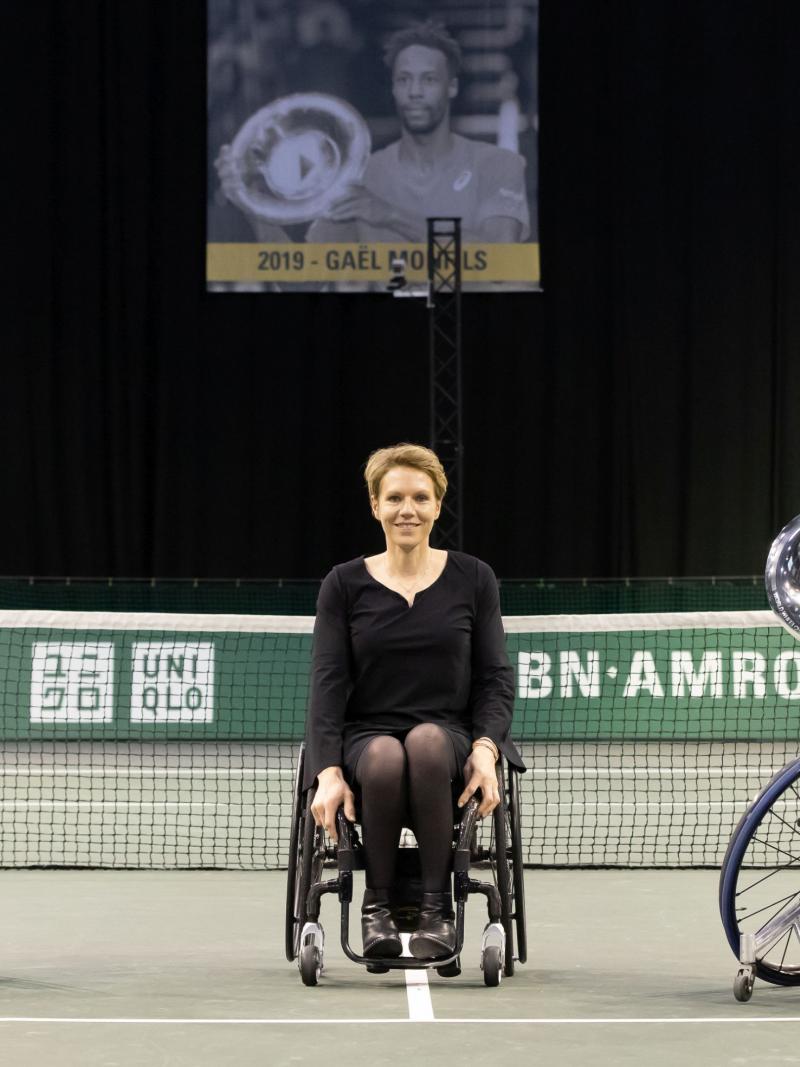 Alfie Hewett and Gordon Reid pose with the doubles trophies together with Tournament Director Esther Vergeer