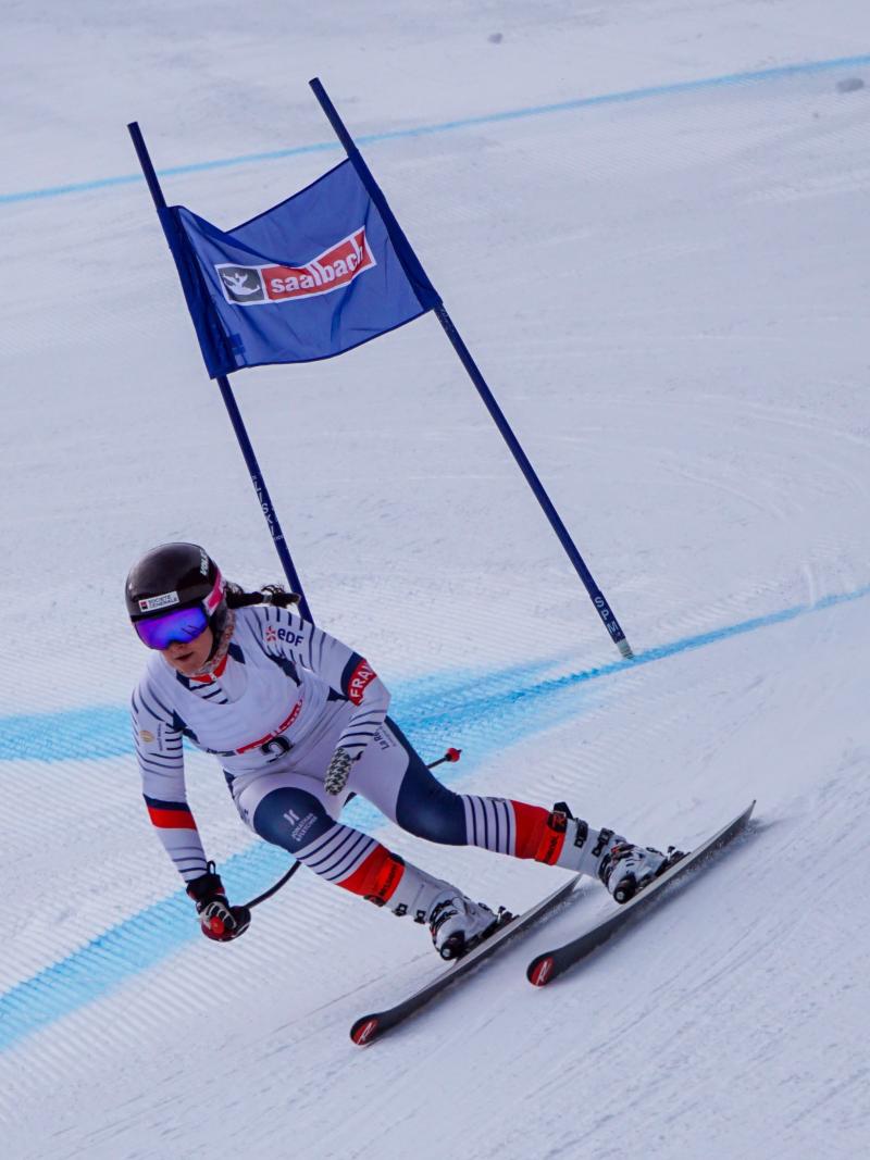 A female Para alpine skier competing in a downhill race