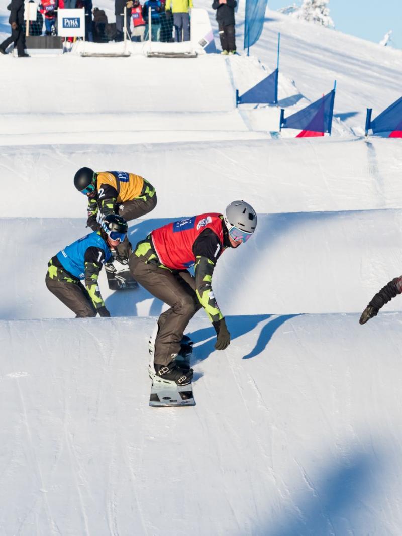 Four-way snowboard-cross event