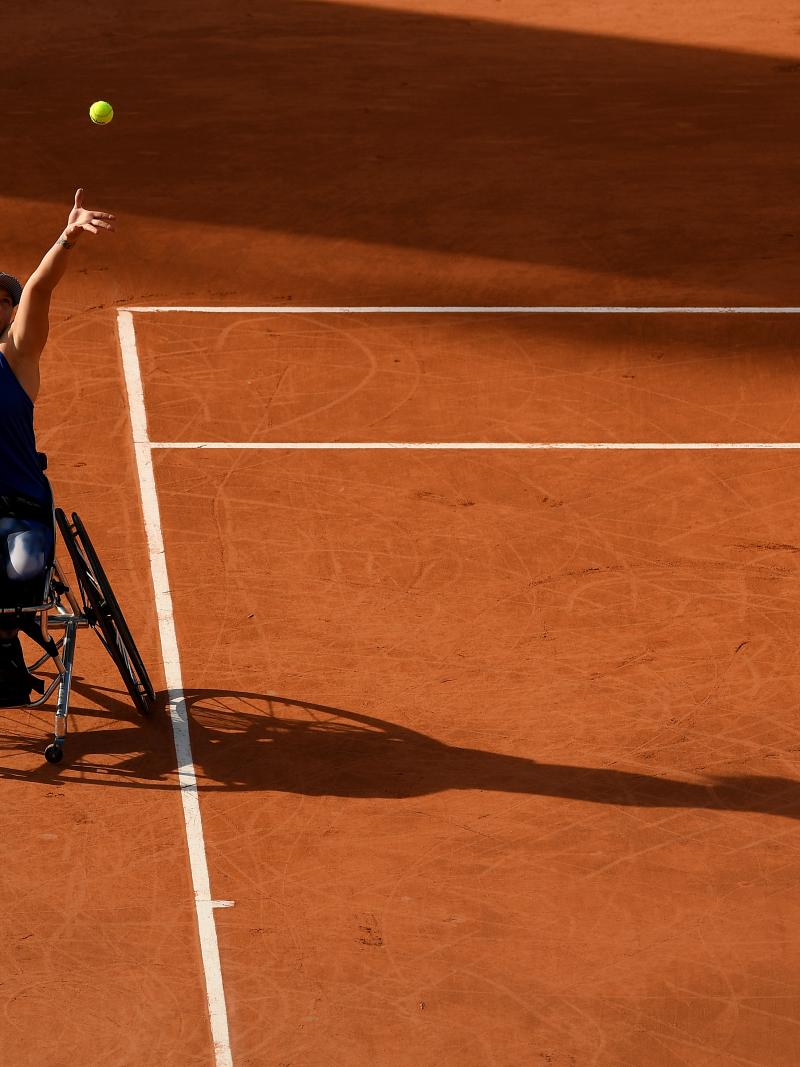 Jordanne Whiley serving