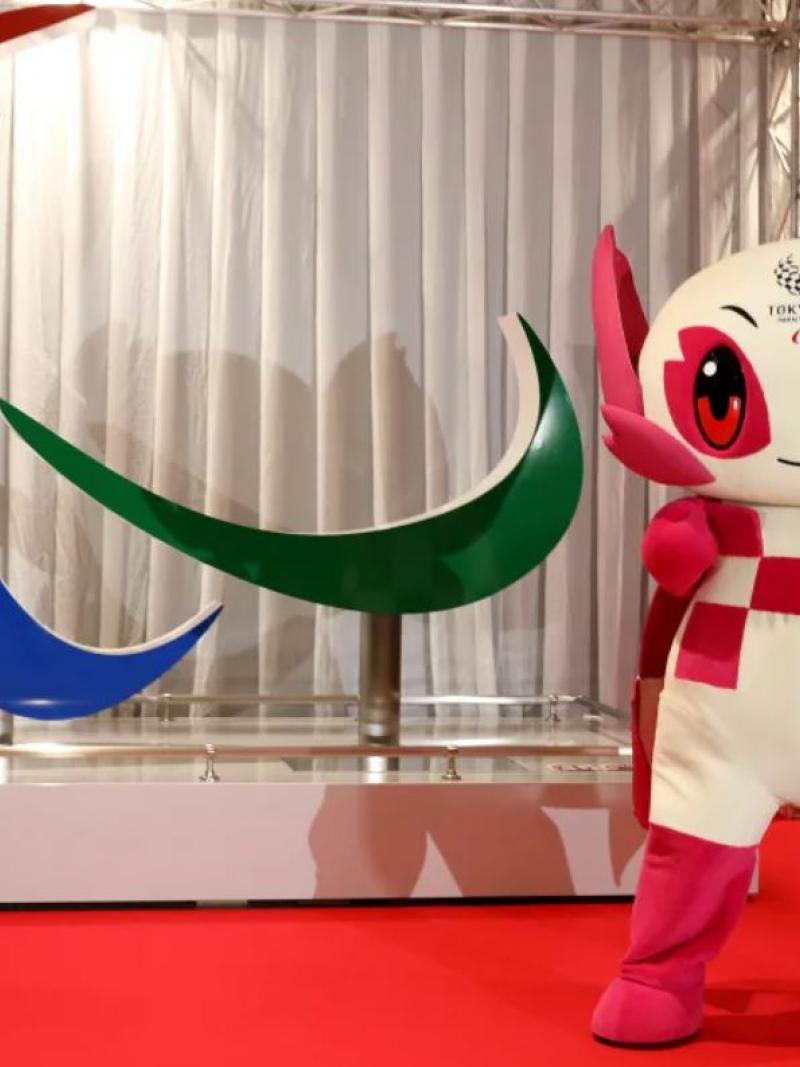 Tokyo 2020 mascot Someity standing in front of Agitos