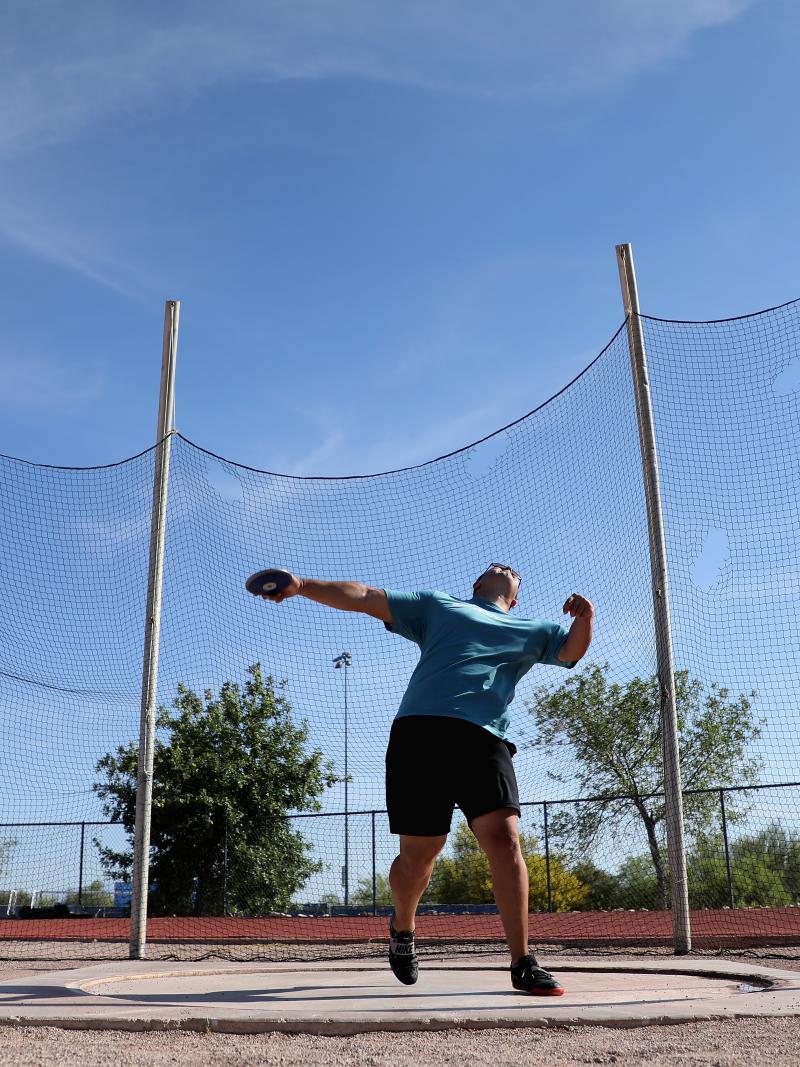 Refugee Para athlete Shahrad Nasajpour throwing the discus
