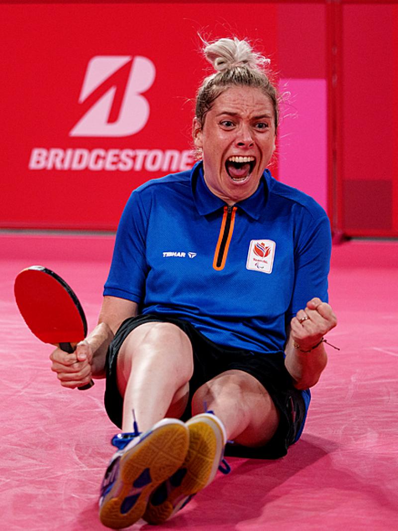Kelly van Zon celebrates after winning the table tennis final at Tokyo 2020