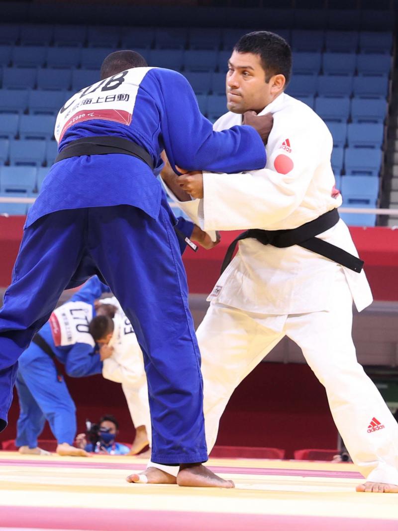 Peruvian judoka Fred Villalobos Corrales in action at Tokyo 2020 against Cuban opponent
