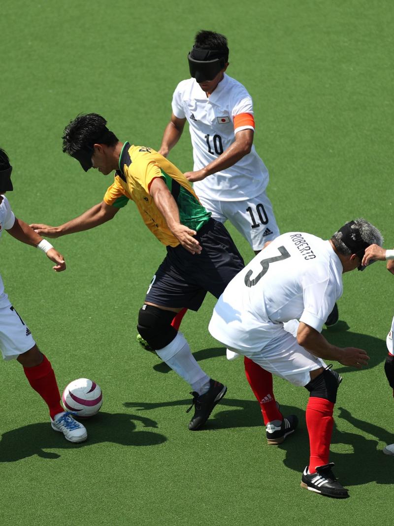Brazil 5-a-side player dribbles Japanese rivals