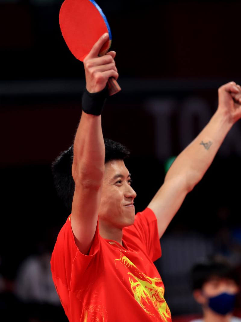 Xiang Zhao of China celebrating