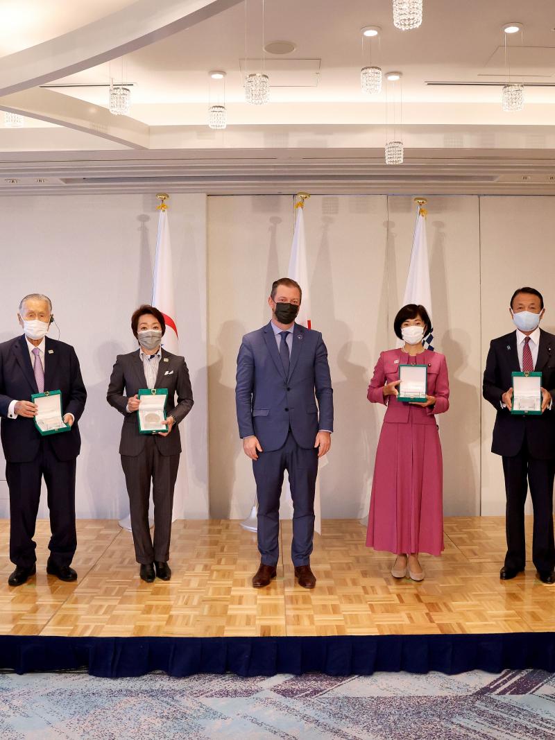 Japanese officials receive Paralympic Games Appreciation Award 