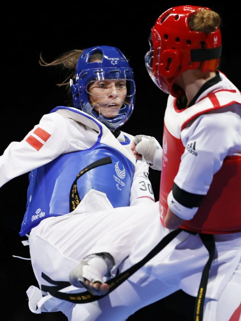 Lisa Gjessing kicking