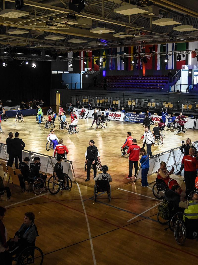 An indoor hall full of Para dancers on the floor performing