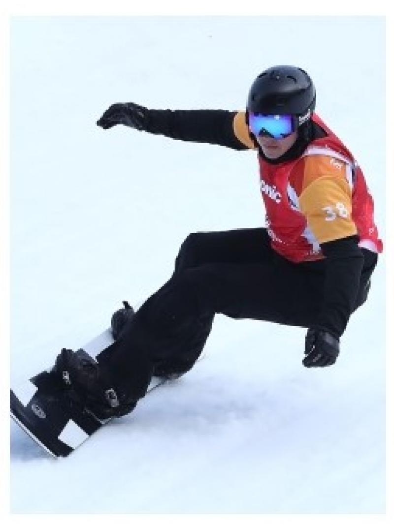 A photo collage with a female Para alpine skier, a male Para snowboarder and a female Para cross-country skier