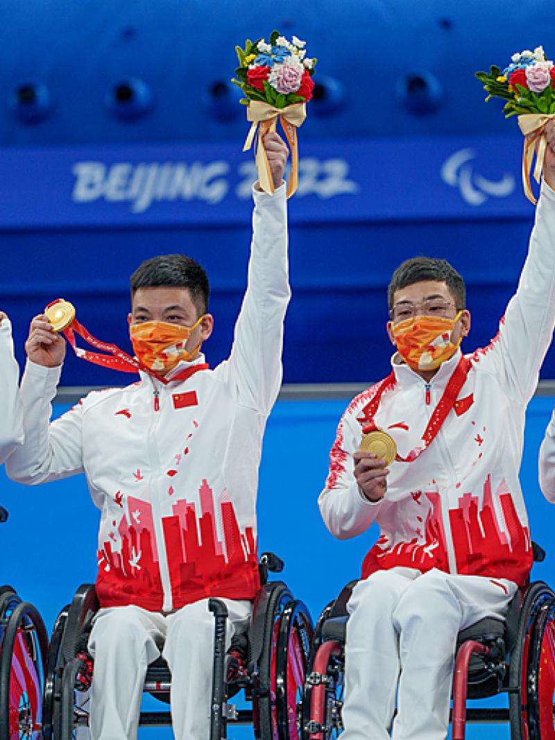 Chinese wheelchair curlers hold their gold medals in the air