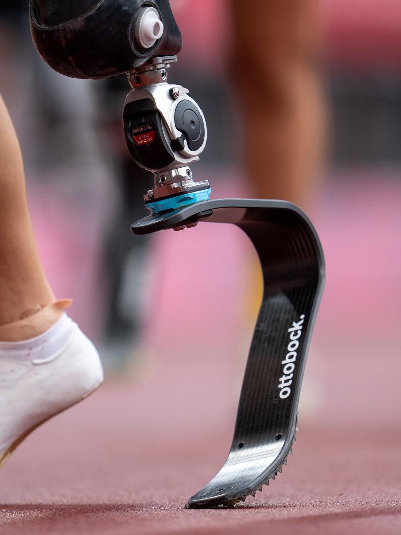The foot and blade of an athlete in the Olympic Stadium track at the Tokyo 2020 Paralympic Games.