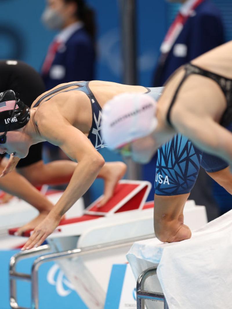 Image of female para swimmers at the beginning of a race