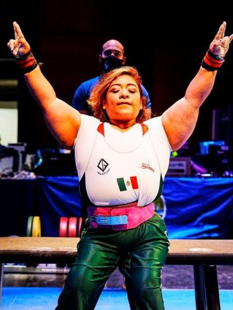 Amalia Perez reacts after a lift.