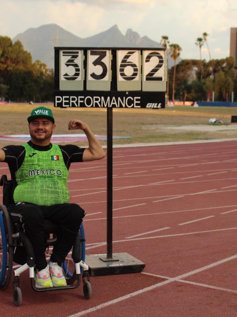 Mexico’s Mario Santana Ramos strikes a pose after winning the gold at the Monterrey 2022 Grand Prix.