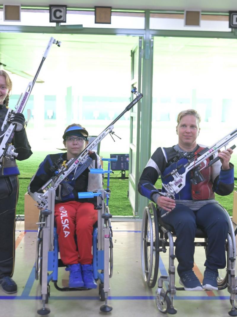 The winners of R8-women’s 50m rifle 3 positions SH1 strike a pose after their finals at Al Ain 2022.