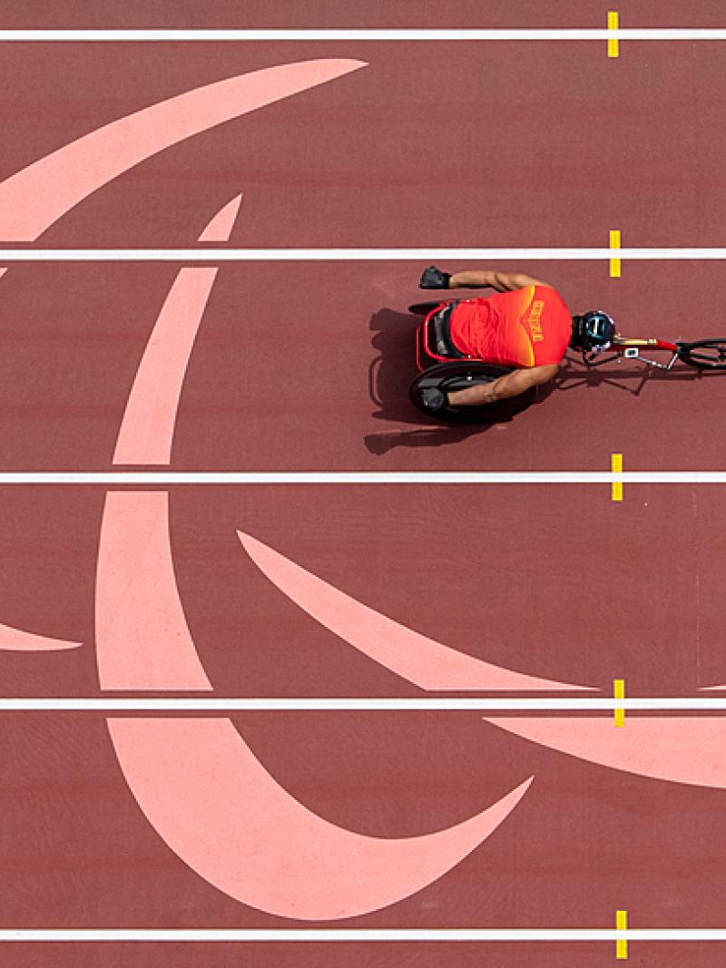 Overhead view of a male wheelchair racer in the Olympic Stadium at the Tokyo 2020 Paralympic Games