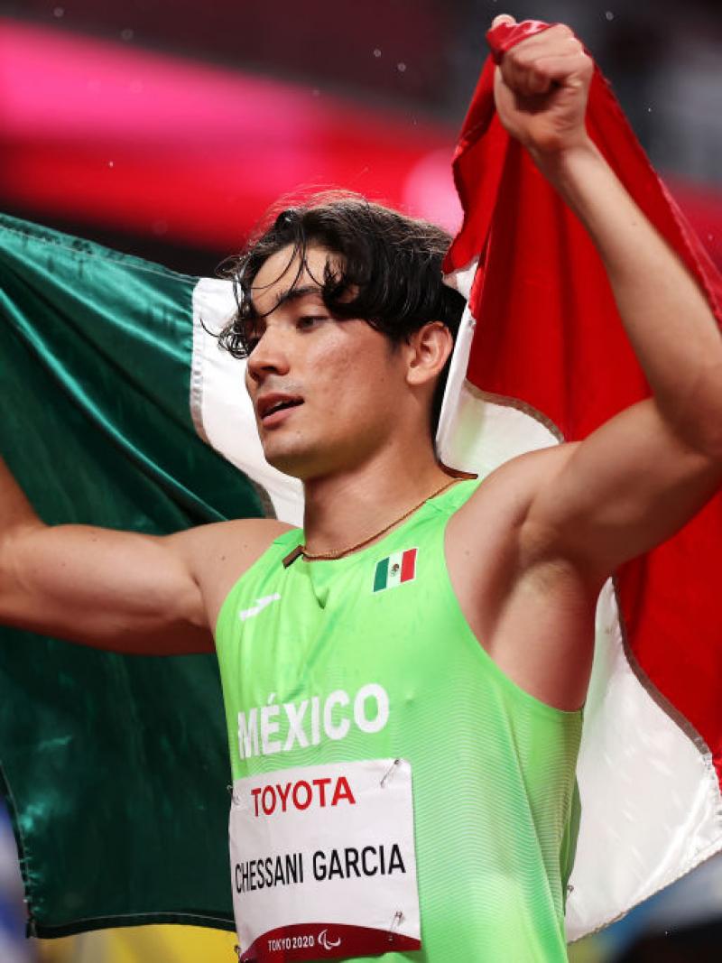 Mexico's Jose Rodolfo Chessani Garcia celebrates his Paralympic gold medal at Tokyo 2020 in the men’s 400m T38.