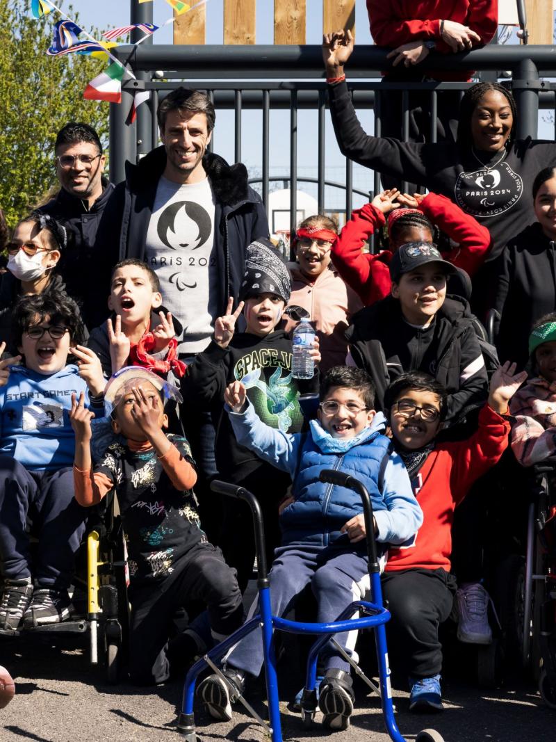 A group photo of about 20 people, including children using wheelchairs