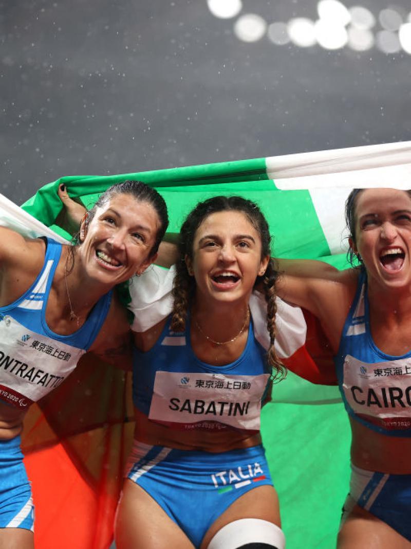 Italy's Monica Contrafatto (left), Ambra Sabatini (centre) and Martina Caironi celebrate their triple podium at Tokyo 2020.