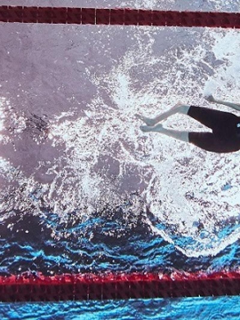 An underwater image of a female Para swimmer