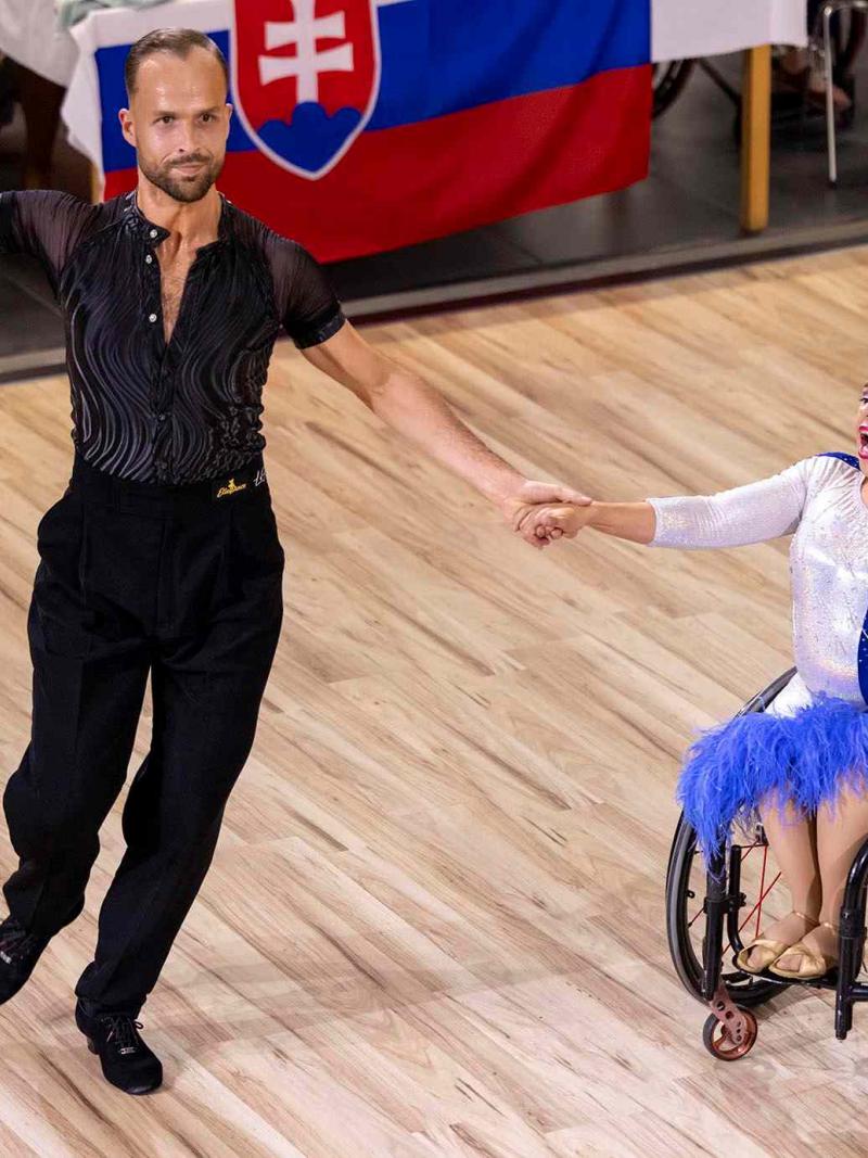 Para dancers in action