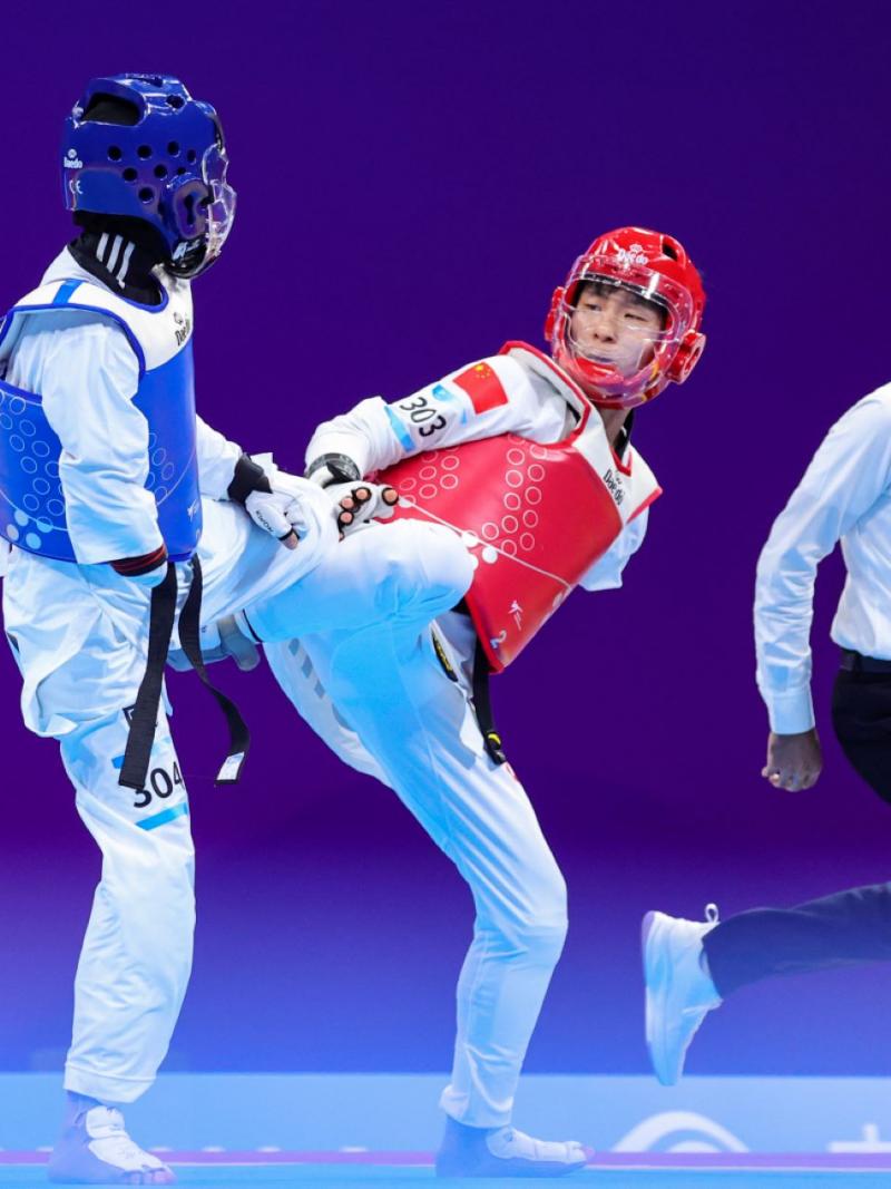 Narges Javadi (L) of Team Iran and Shao Qian of Team China are in competition.