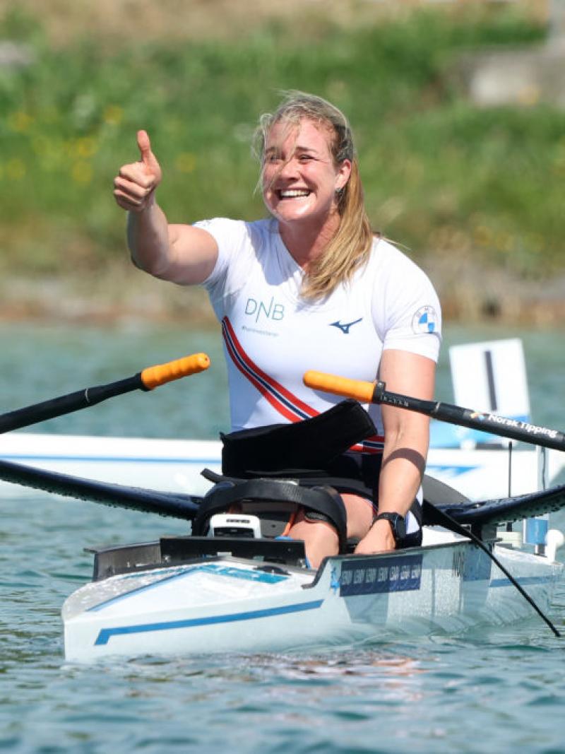 Para rower Birgit Skarstein giving the thumbs up from her boat