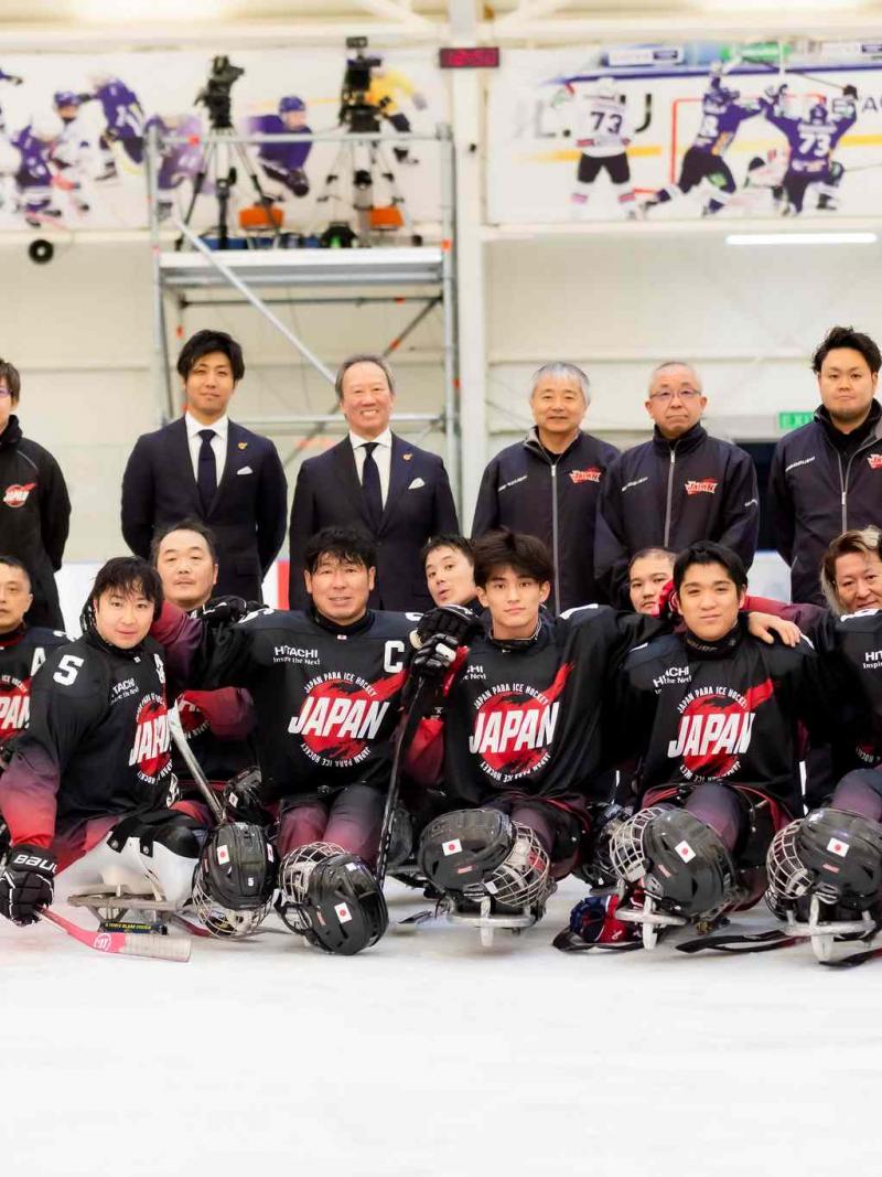 Players pose for a picture