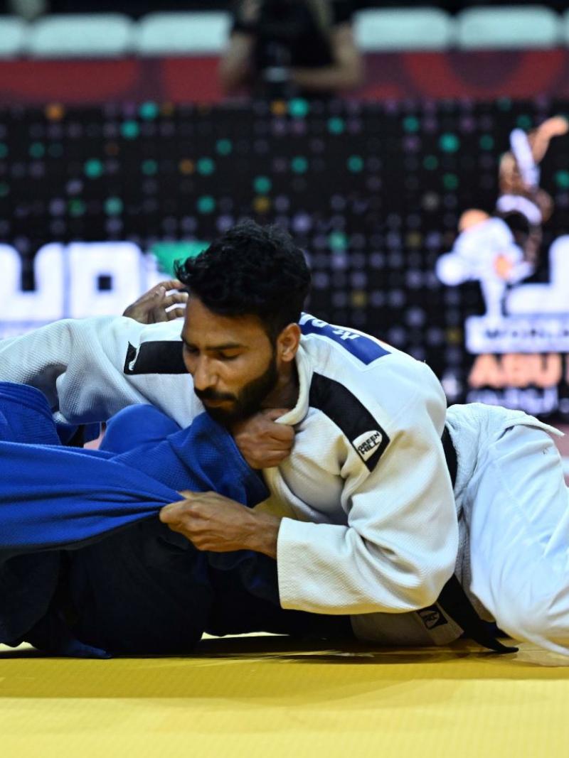 Two Para judo athletes are competing
