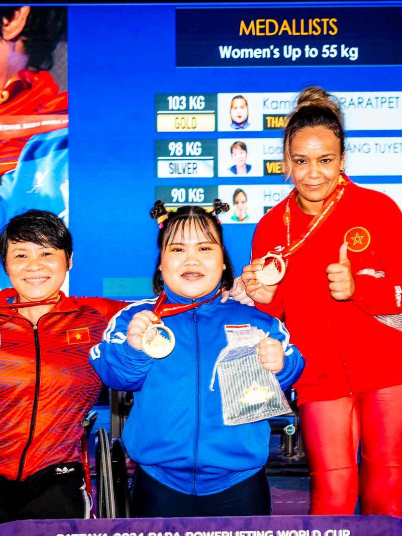 Medallists pose at podium