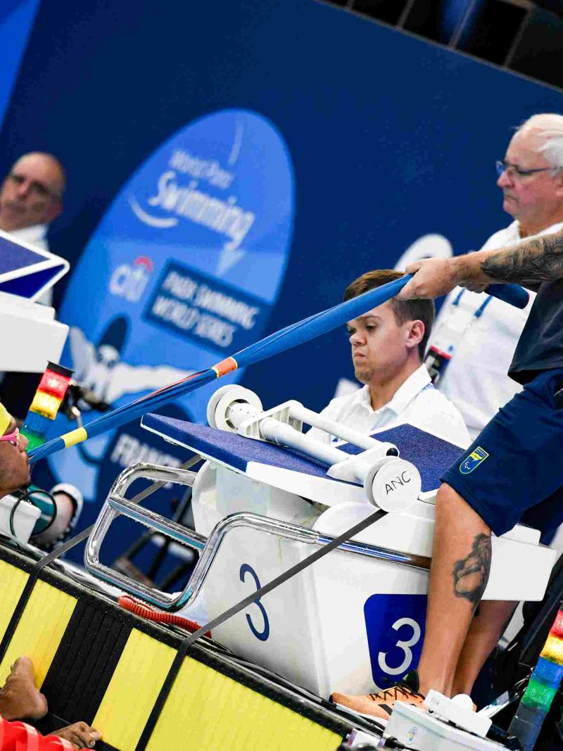 A swimmer getting ready for the race